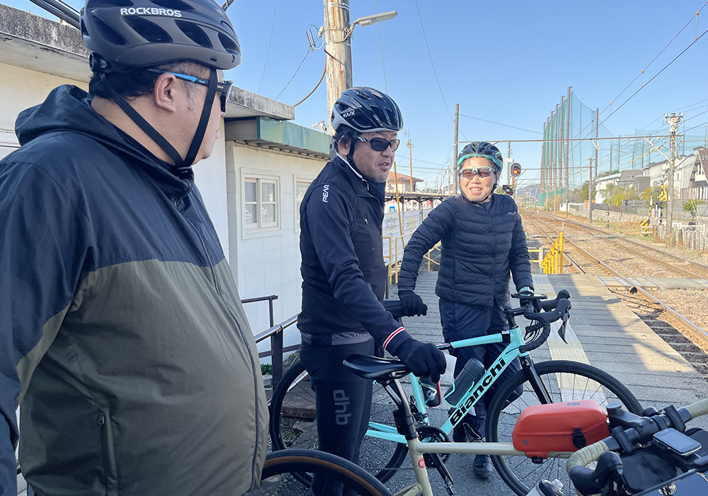 サイクルトレインが来るのを待つ自転車部